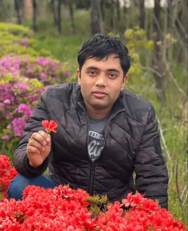 दिनेश अधिकारी